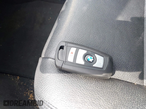 2014 BMW 5 Series 528i xDrive z VIN WBA5A7C51ED619786, wystawiony jako IAAI lot #42699350 z przebiegiem 101 872 mil mil oraz . Historia ofert i sprzedaży dostępna na DreamBid. Obrazek 11.