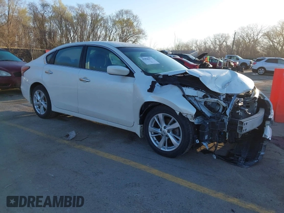 2014 Nissan Altima 2.5 S with VIN 1N4AL3AP4EC202621, listed as a IAAI auction lot 41850273 with 117,567 mi miles. Bid and sale history available at carsss.com. Image 1.