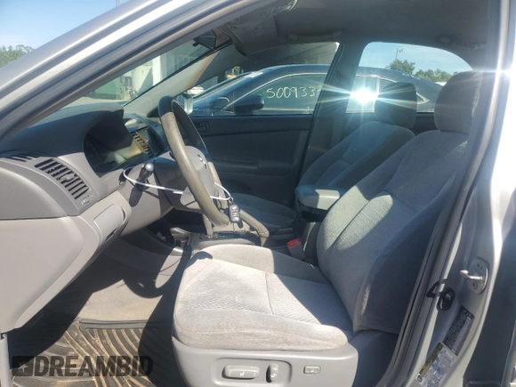 2004 Toyota Camry LE z VIN 4T1BE32K14U844858, wystawiony jako Copart lot #57564715 z przebiegiem 242 775 mil mil oraz Czysty tytuł • Clean title. Historia ofert i sprzedaży dostępna na DreamBid. Obrazek 7.