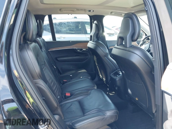 2016 Volvo XC90 T6 Inscription with VIN YV4A22PL6G1064524, listed as a IAAI auction lot 41795921 with 111,483 mi miles. Bid and sale history available at carsss.com. Image 8.