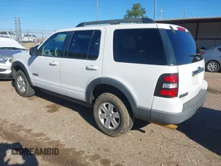2007 Ford Explorer XLT with VIN 1FMEU63E27UA69436, listed as a IAAI auction lot 41777443 with 215,975 mi miles. Bid and sale history available at carsss.com. Image 3.