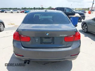 2015 BMW 3 Series 328i с VIN WBA3A5G5XFNS88465, выставлен на аукционе IAAI как лот 42676570 с пробегом 125 139 миль миль и . История ставок и продаж доступна на DreamBid. Изображение 16.