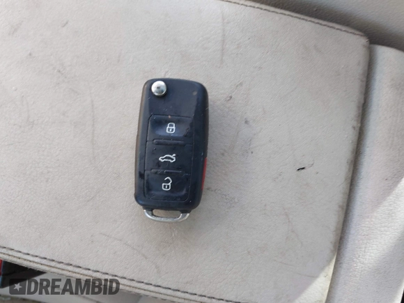 2015 Volkswagen Tiguan SE with VIN WVGAV7AX5FW600170, listed as a IAAI auction lot 41460660 with Not provided miles and . Bid and sale history available at DreamBid. Image 11.