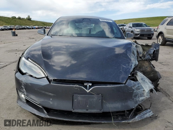 2017 Tesla Model S 100D z VIN 5YJSA1E25HF187898, wystawiony jako Copart lot #60829025 z przebiegiem 82 823 mil mil oraz Szkoda całkowita • Salvage title. Historia ofert i sprzedaży dostępna na DreamBid. Obrazek 5.