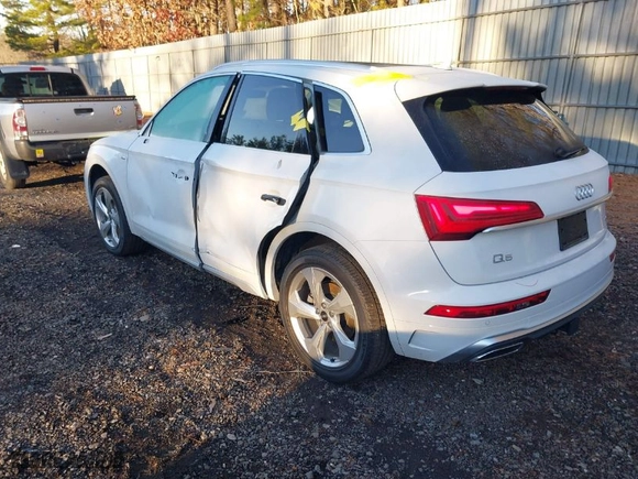 2023 Audi Q5 S line Premium Plus with VIN WA1EAAFYXP2140474, listed as a IAAI auction lot 41222927 with 10,554 mi miles. Bid and sale history available at carsss.com. Image 3.
