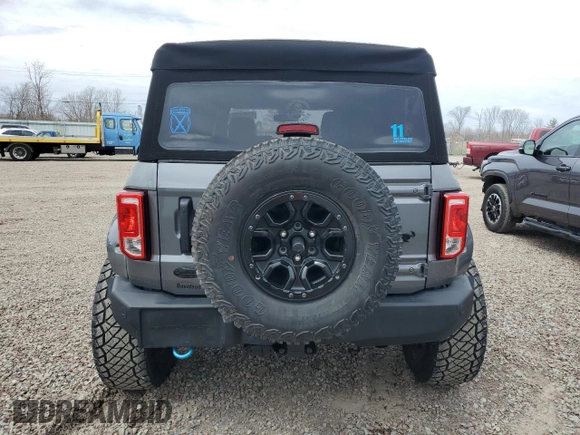2023 Ford Bronco z VIN 1FMDE5DHXPLC10349, wystawiony jako Copart lot #53951735 z przebiegiem 8 931 mil mil oraz Szkoda całkowita • Salvage title. Historia ofert i sprzedaży dostępna na DreamBid. Obrazek 6.