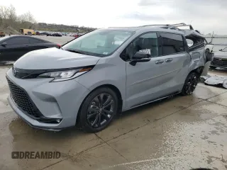 2025 Toyota Sienna LE z VIN 5TDCRKEC1SS230177, wystawiony jako Copart lot #52207015 z przebiegiem 10 052 mil mil oraz Szkoda całkowita • Salvage title. Historia ofert i sprzedaży dostępna na DreamBid. Obrazek 1.