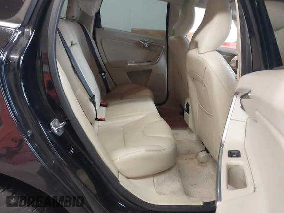2015 Volvo XC60 T5 z VIN YV4612RK5F2632557, wystawiony jako IAAI lot #42257821 z przebiegiem 151 372 mil mil oraz . Historia ofert i sprzedaży dostępna na DreamBid. Obrazek 8.