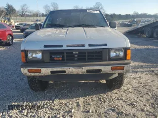 1986 Nissan Hardbody E z VIN 1N6ND16Y0GC394344, wystawiony jako Copart lot #86650524 z przebiegiem 122 949 mil mil oraz Tytuł czysty. Historia ofert i sprzedaży dostępna na DreamBid. Obrazek 5.