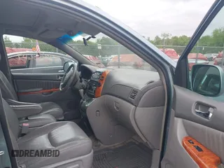 2008 Toyota Sienna XLE z VIN 5TDZK22C38S117648, wystawiony jako IAAI lot #42305609 z przebiegiem 231 156 mil mil oraz . Historia ofert i sprzedaży dostępna na DreamBid. Obrazek 5.