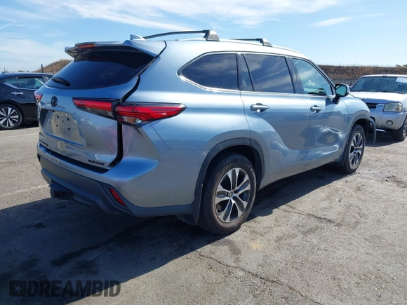 2021 Toyota Highlander XLE with VIN 5TDHZRBH2MS124631, listed as a IAAI auction lot 42660410 with 84,306 mi miles and . Bid and sale history available at DreamBid. Image 4.