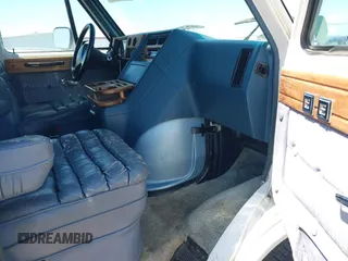 1993 GMC Vandura z VIN 1GDEG25K8PF505973, wystawiony jako IAAI lot #42094929 z przebiegiem 207 036 mil mil oraz . Historia ofert i sprzedaży dostępna na DreamBid. Obrazek 5.