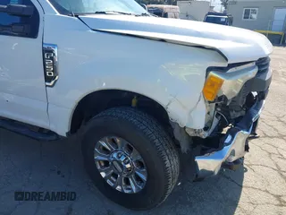 2017 Ford F-250 XL z VIN 1FD7X2A62HEB54633, wystawiony jako IAAI lot #42272440 z przebiegiem 76 521 mil mil oraz . Historia ofert i sprzedaży dostępna na DreamBid. Obrazek 17.