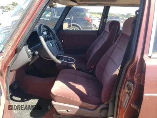 1984 Saab 900 z VIN YS3AH45J0E1012360, wystawiony jako Copart lot #72200784 z przebiegiem 247 761 mil mil oraz Czysty tytuł • Clean title. Historia ofert i sprzedaży dostępna na DreamBid. Obrazek 7.