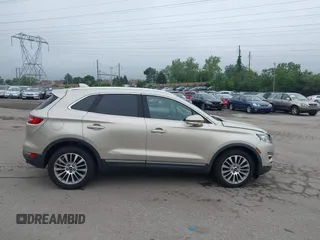 2017 Lincoln MKC Reserve z VIN 5LMCJ3D93HUL57805, wystawiony jako IAAI lot #42425633 z przebiegiem 40 010 mil mil oraz . Historia ofert i sprzedaży dostępna na DreamBid. Obrazek 13.