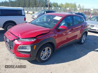 2021 Hyundai Kona SE z VIN KM8K1CAA8MU685132, wystawiony jako IAAI lot #42063844 z przebiegiem 15 519 mil mil oraz . Historia ofert i sprzedaży dostępna na DreamBid. Obrazek 2.