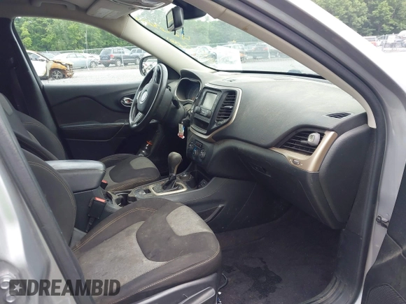2016 Jeep Cherokee Altitude z VIN 1C4PJMAS0GW251840, wystawiony jako IAAI lot #42636245 z przebiegiem 216 061 mil mil oraz . Historia ofert i sprzedaży dostępna na DreamBid. Obrazek 5.