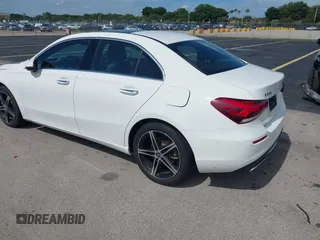 2020 Mercedes-Benz A 220 с VIN W1K3G4EB6LJ233590, выставлен на аукционе IAAI как лот 42556912 с пробегом 48 876 миль миль и . История ставок и продаж доступна на DreamBid. Изображение 3.