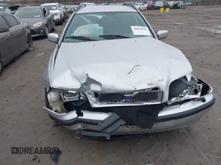 2000 Volvo V40 z VIN YV1VW2554YF430377, wystawiony jako IAAI lot #40954938 z przebiegiem 117 378 mil mil oraz . Historia ofert i sprzedaży dostępna na DreamBid. Obrazek 6.