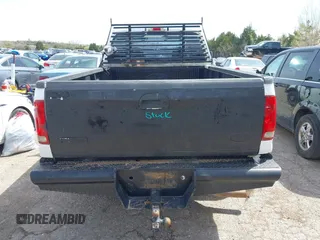 2005 Ford F-250 XL z VIN 1FTSW21P85ED19266, wystawiony jako IAAI lot #41934770 z przebiegiem 338 778 mil mil oraz . Historia ofert i sprzedaży dostępna na DreamBid. Obrazek 16.