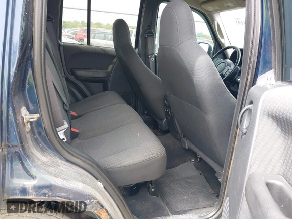 2002 Jeep Liberty Sport with VIN 1J4GL48K42W260513, listed as a IAAI auction lot 42163192 with 146,789 mi miles. Bid and sale history available at carsss.com. Image 8.