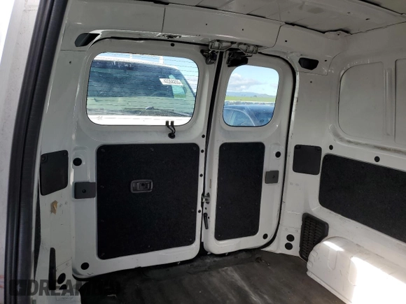 2015 Nissan NV200 S z VIN 3N6CM0KN0FK700948, wystawiony jako Copart lot #41622715 z przebiegiem 222 537 mil mil oraz Szkoda całkowita • Salvage title. Historia ofert i sprzedaży dostępna na DreamBid. Obrazek 11.