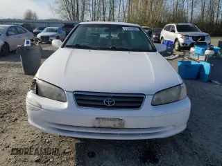 2000 Toyota Camry CE with VIN JT2BG22K0Y0470743, listed as a Copart auction lot 51980385 with 300,464 mi miles and Salvage Title. Bid and sale history available at carsss.com. Image 5.