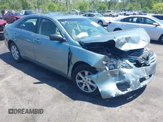 2011 Toyota Camry LE z VIN 4T1BF3EK1BU588999, wystawiony jako IAAI lot #42062387 z przebiegiem 219 148 mil mil oraz . Historia ofert i sprzedaży dostępna na DreamBid. Obrazek 1.
