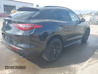 2020 Alfa Romeo Stelvio Ti z VIN ZASPAKBN7L7C92393, wystawiony jako IAAI lot #41824452 z przebiegiem 53 616 mil mil oraz . Historia ofert i sprzedaży dostępna na DreamBid. Obrazek 4.