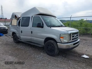 2008 Ford Econoline Passenger XL z VIN 1FBNE31LX8DA94009, wystawiony jako IAAI lot #42360766 z przebiegiem 154 504 mil mil oraz . Historia ofert i sprzedaży dostępna na DreamBid. Obrazek 1.