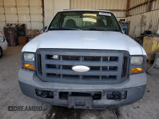 2005 Ford F-250 XL z VIN 1FTNF20545EB79620, wystawiony jako Copart lot #84940344 z przebiegiem 209 677 mil mil oraz Szkoda całkowita • Salvage title. Historia ofert i sprzedaży dostępna na DreamBid. Obrazek 5.