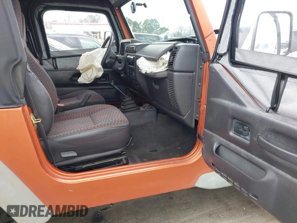 2000 Jeep Wrangler SE with VIN 1J4FA29P2YP804574, listed as a IAAI auction lot 41723297 with 172,991 mi miles. Bid and sale history available at carsss.com. Image 5.