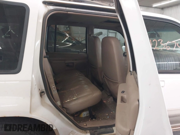 2000 Mercury Mountaineer z VIN 4M2ZU86P7YUJ40690, wystawiony jako IAAI lot #42367495 z przebiegiem 202 988 mil mil oraz . Historia ofert i sprzedaży dostępna na DreamBid. Obrazek 8.