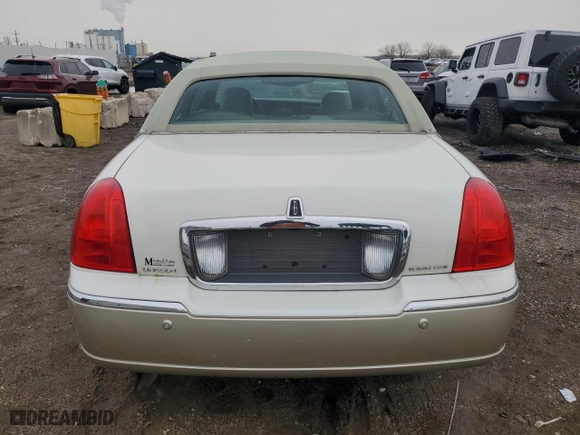 2005 Lincoln Town Car Signature Limited with VIN 1LNHM82W85Y605489, listed as a Copart auction lot 47602425 with 245,528 mi miles and Clean Title. Bid and sale history available at carsss.com. Image 6.