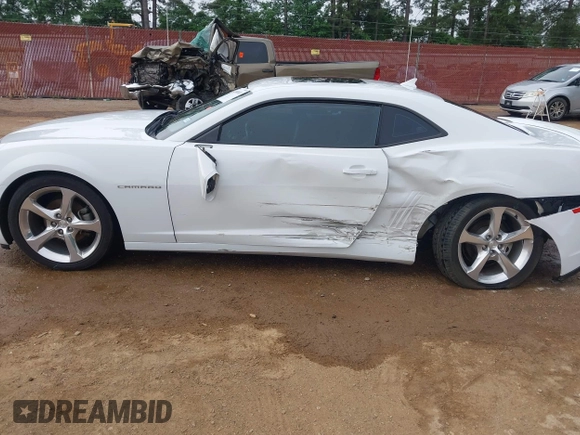 2014 Chevrolet Camaro LT z VIN 2G1FC1E39E9245413, wystawiony jako IAAI lot #42080811 z przebiegiem 88 584 mil mil oraz . Historia ofert i sprzedaży dostępna na DreamBid. Obrazek 14.
