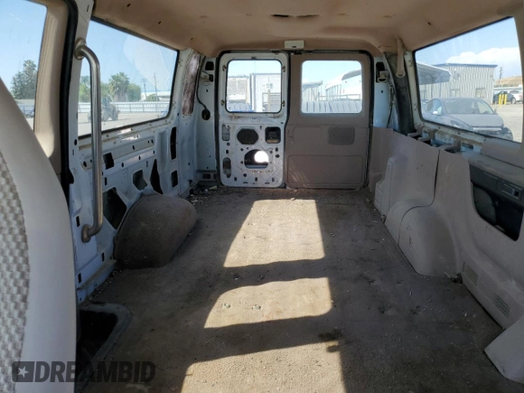 1998 Ford Econoline Wagon XL z VIN 1FBSS31LXWHA93170, wystawiony jako Copart lot #52535235 z przebiegiem 110 847 mil mil oraz Czysty tytuł • Clean title. Historia ofert i sprzedaży dostępna na DreamBid. Obrazek 10.
