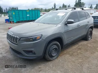 2021 Jeep Cherokee Latitude Plus z VIN 1C4PJMLB5MD109942, wystawiony jako IAAI lot #42536859 z przebiegiem 20 196 mil mil oraz . Historia ofert i sprzedaży dostępna na DreamBid. Obrazek 16.