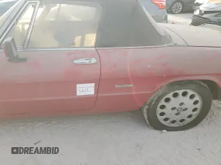 1990 Alfa Romeo Spider z VIN ZARBA12G6L6001683, wystawiony jako Copart lot #75611344 z przebiegiem 59 515 mil mil oraz Szkoda całkowita • Salvage title. Historia ofert i sprzedaży dostępna na DreamBid. Obrazek 12.