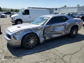 2018 Dodge Challenger SXT z VIN 2C3CDZAG2JH302991, wystawiony jako Copart lot #56373645 z przebiegiem 115 197 mil mil oraz Szkoda całkowita • Salvage title. Historia ofert i sprzedaży dostępna na DreamBid. Obrazek 1.