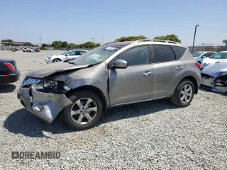 2009 Nissan Murano SL z VIN JN8AZ18U99W106887, wystawiony jako Copart lot #61270925 z przebiegiem 186 222 mil mil oraz Szkoda całkowita • Salvage title. Historia ofert i sprzedaży dostępna na DreamBid. Obrazek 1.