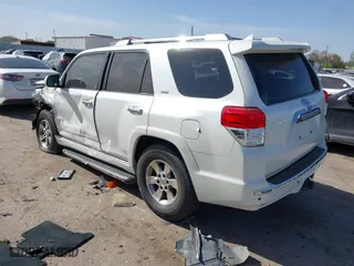 2011 Toyota 4Runner SR5 with VIN JTEZU5JR6B5026240, listed as a IAAI auction lot 41840510 with 99,900 mi miles. Bid and sale history available at carsss.com. Image 3.