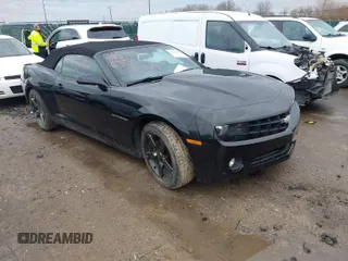2013 Chevrolet Camaro LT z VIN 2G1FB3D31D9108495, wystawiony jako IAAI lot #41914333 z przebiegiem 121 578 mil mil oraz . Historia ofert i sprzedaży dostępna na DreamBid. Obrazek 1.