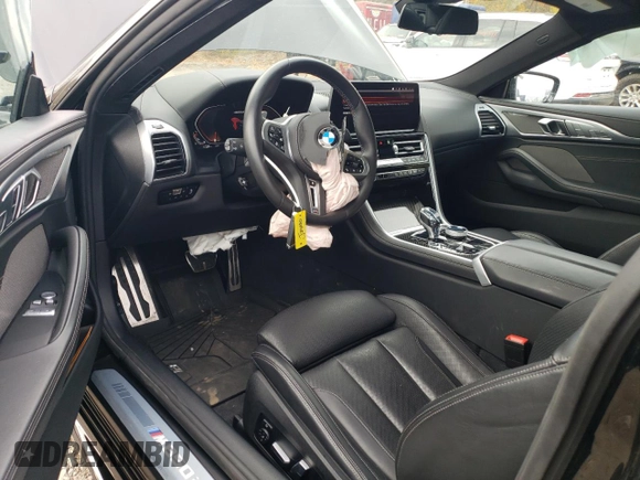 2024 BMW 8 Series M850i xDrive z VIN WBABC4C01RCR33725, wystawiony jako Copart lot #78457344 z przebiegiem 5 469 mil mil oraz Szkoda całkowita • Salvage title. Historia ofert i sprzedaży dostępna na DreamBid. Obrazek 8.