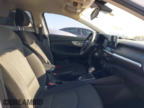 2022 Kia Forte LXS z VIN 3KPF24AD9NE490305, wystawiony jako IAAI lot #41979052 z przebiegiem 80 334 mil mil oraz . Historia ofert i sprzedaży dostępna na DreamBid. Obrazek 5.