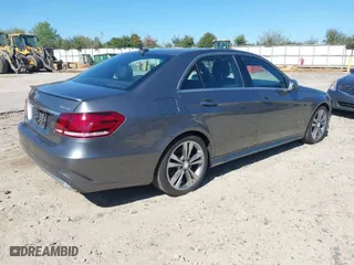 2016 Mercedes-Benz E-Class E 350 Luxury with VIN WDDHF8JB9GB268131, listed as a IAAI auction lot 41809946 with 118,547 mi miles. Bid and sale history available at carsss.com. Image 4.