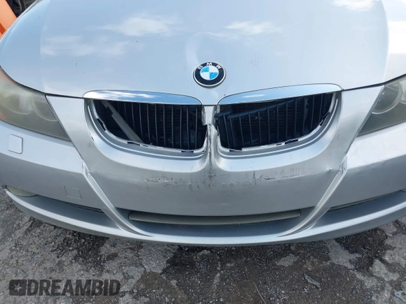 2006 BMW 3 Series 325xi with VIN WBAVD13556KV07798, listed as a IAAI auction lot 42130885 with 118,400 mi miles. Bid and sale history available at carsss.com. Image 6.
