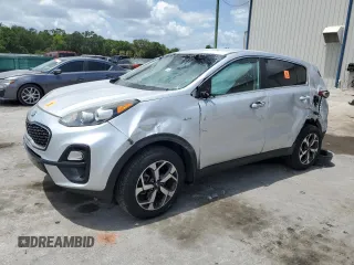2020 Kia Sportage LX z VIN KNDPMCAC9L7675077, wystawiony jako Copart lot #55075725 z przebiegiem 71 747 mil mil oraz Nie do naprawy • Non repairable. Historia ofert i sprzedaży dostępna na DreamBid. Obrazek 1.
