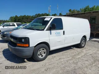 2004 Chevrolet Express Cargo z VIN 1GCFG15T141189899, wystawiony jako IAAI lot #42134101 z przebiegiem 191 632 mil mil oraz . Historia ofert i sprzedaży dostępna na DreamBid. Obrazek 2.