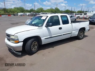 2000 GMC New Sierra 1500 SLE with VIN 1GTEC19V8YZ280016, listed as a IAAI auction lot 42190413 with Not Provided miles. Bid and sale history available at carsss.com. Image 2.