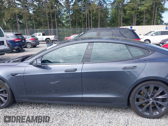 2018 Tesla Model S 75D z VIN 5YJSA1E28JF272630, wystawiony jako IAAI lot #42317422 z przebiegiem Nie podano mil oraz . Historia ofert i sprzedaży dostępna na DreamBid. Obrazek 15.